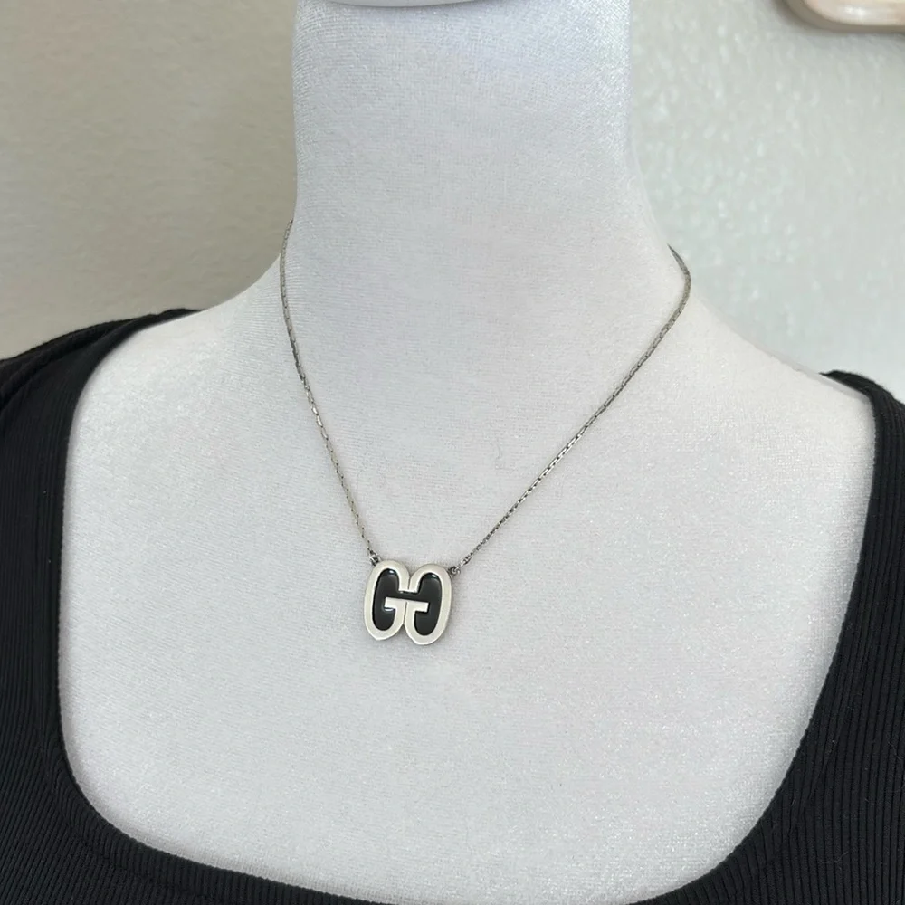 Givenchy necklace - Picture 3 of 7